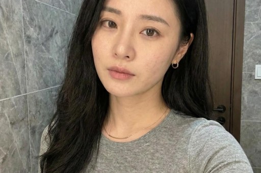 刘晓庆万岁山冷脸事件！明星与草根文化的尴尬碰撞！