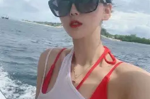 小八卦：盘点多位明星的热辣话题与商业动向