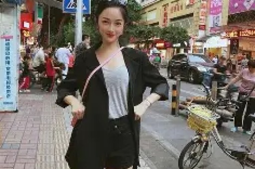 济南近百万粉网红“白警官”走红：查违规车多次遭货车司机当街质问回应“宁听骂声不听哭声”