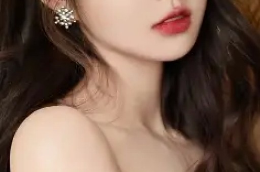 女网红开绿茶速成班称已售15万人 亲身示范眼神话术拿捏男性 多平台回应：确认违规已处罚